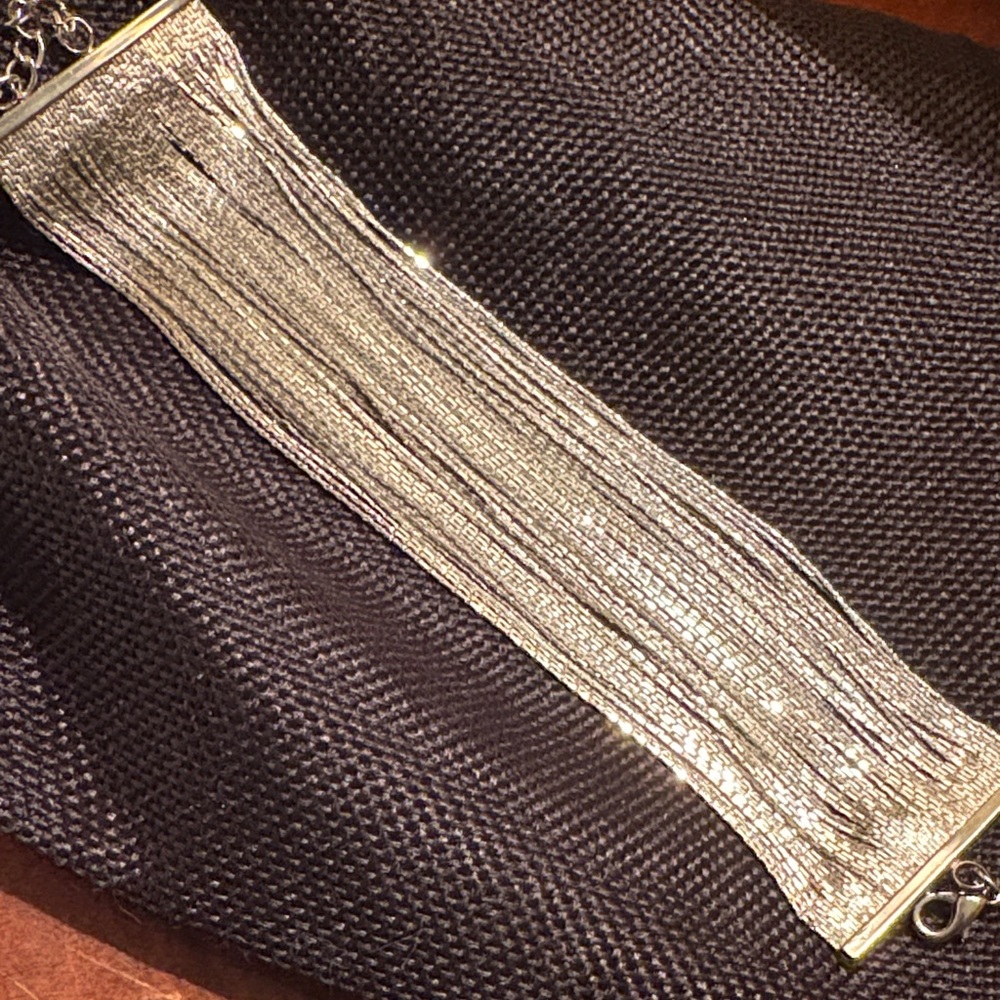 Beautiful silver bracelet claw closure excellent condition